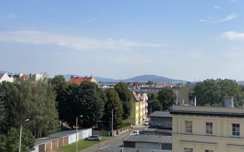 Mieszkanie do remontu w kamienicy z potencjałem.